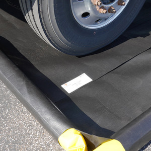 BLACK DIAMOND Reinforced Polyethylene TracMat for Spill Berms, Black