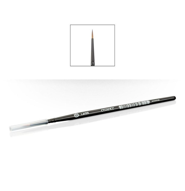Citadel Colour M Layer Brush designed for applying Layer paints, highlights and fine details to Warhammer miniatures. Ideal for edge highlighting, character painting and advanced hobby techniques.