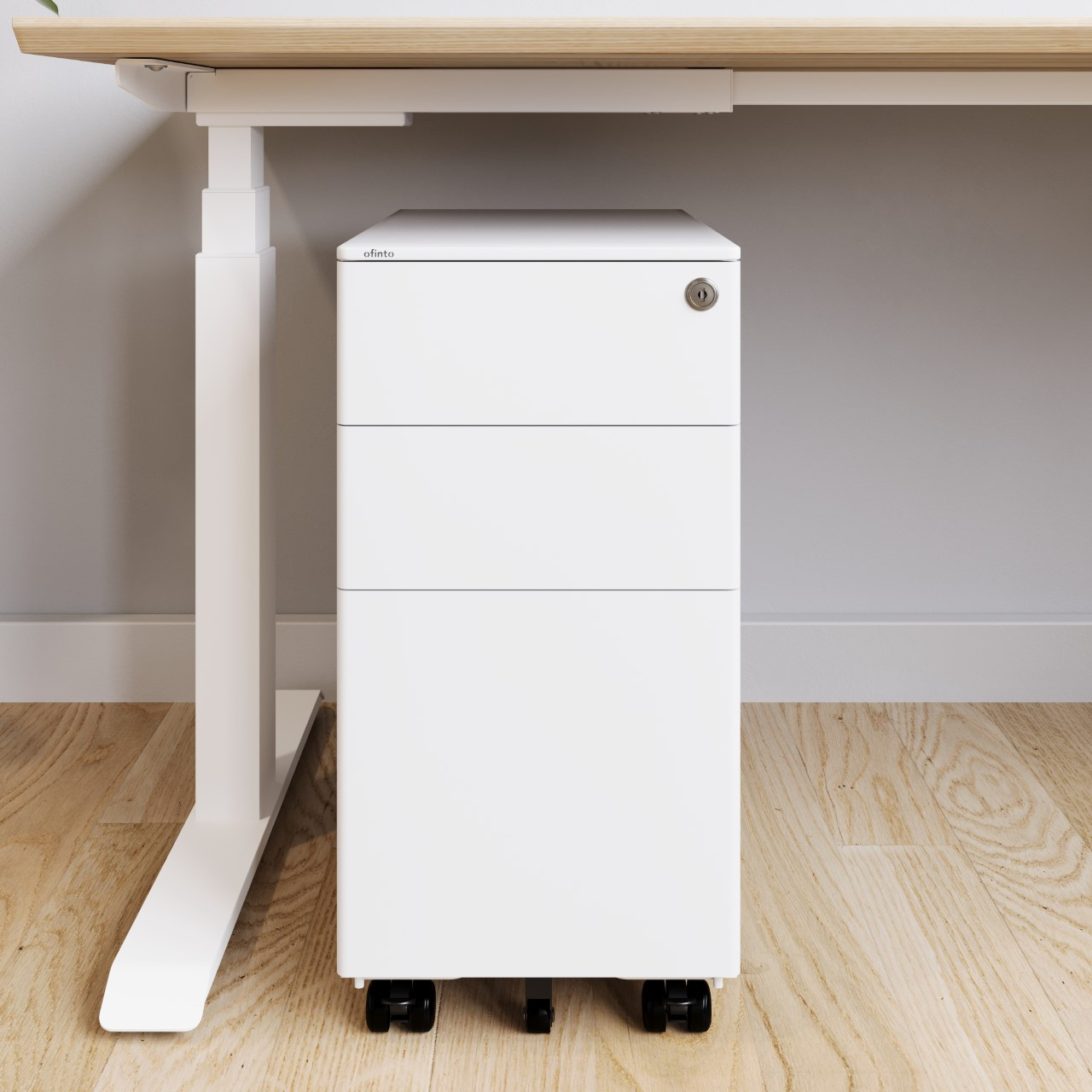 ofinto Büro-Korpus Weiss schmal ohne Kissen - mobiler Schubladencontainer mit 3 Schubladen und Schloss unter höhenverstellbarem Schreibtisch Elevate weiss mit Holzplatte, auf schwarzen Rollen