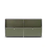 Cubox Sideboard mit 2 Ebenen und 2 Klappen in Olivgrün mit offenen Fächern oben, Frontansicht freigestellt auf weißem Hintergrund