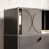 Cubox Soft Panel Granitgrau als Schranktür, offen, ohne Metallknopf, vor eleganter Marmorwand