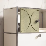 Cubox Soft Panel Moosgrün als Schranktür, offen, mit Metallknopf, vor eleganter Marmorwand