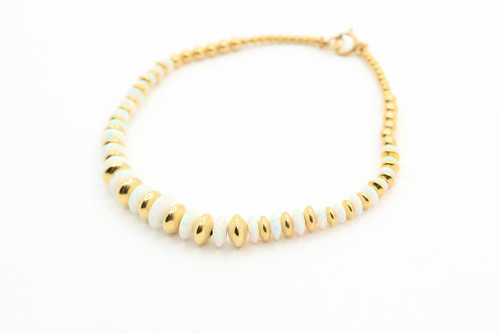 Graduated 14K Gold and White Opal Bracelet 011722