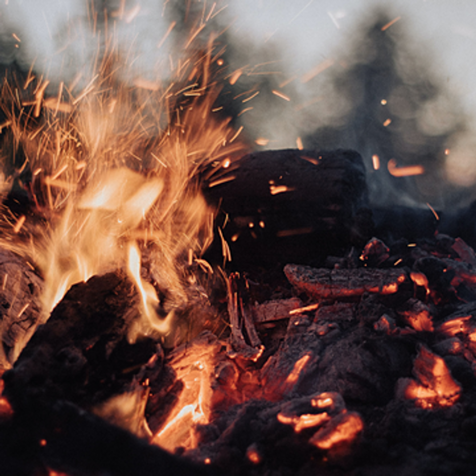 Guide: Essential Fire Starting Tips Guide: Essential Fire Starting Tips