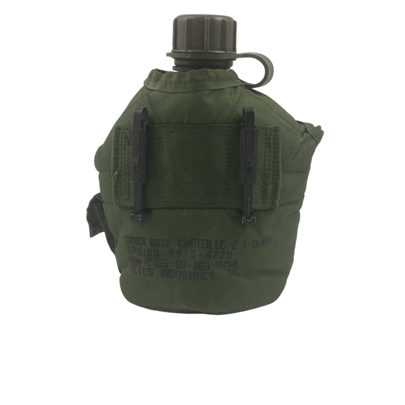 Backside of U.S. Issue 1 QT Canteen Cover and Canteen Set in olive drab Backside of U.S. Issue 1 QT Canteen Cover and Canteen Set in olive drab