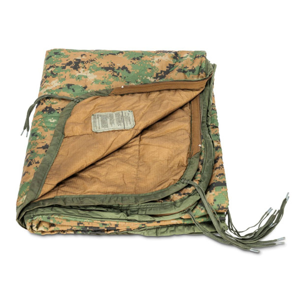 USMC Issue MARPAT Poncho Liner with Zipper folded up USMC Issue MARPAT Poncho Liner with Zipper folded up