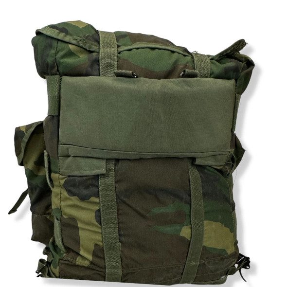 Backside of the U.S. Issue ALICE Backpack, Radio in woodland camo Backside of the U.S. Issue ALICE Backpack, Radio in woodland camo