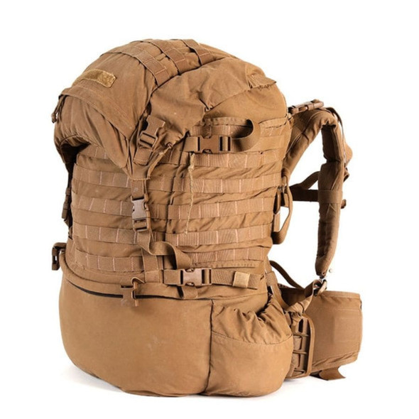 USMC FILBE Rucksack in the color coyote also shows the shoulder straps USMC FILBE Rucksack in the color coyote also shows the shoulder straps