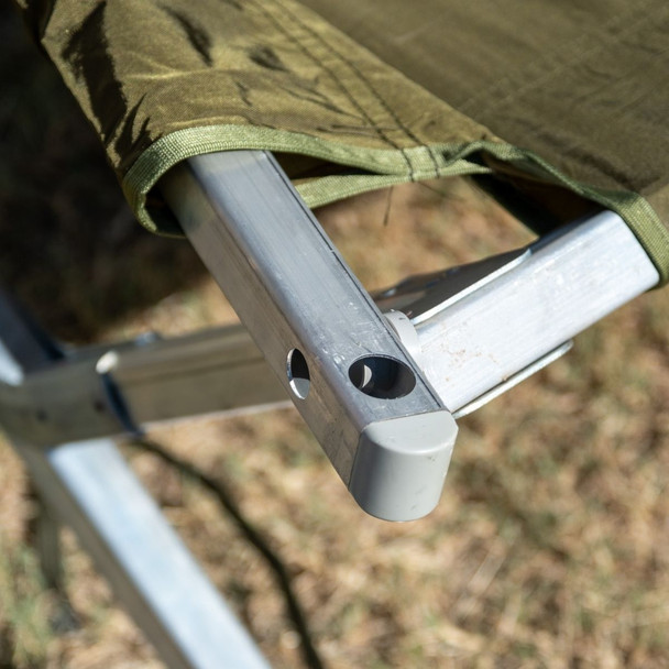 Close up on the ends of the cot 