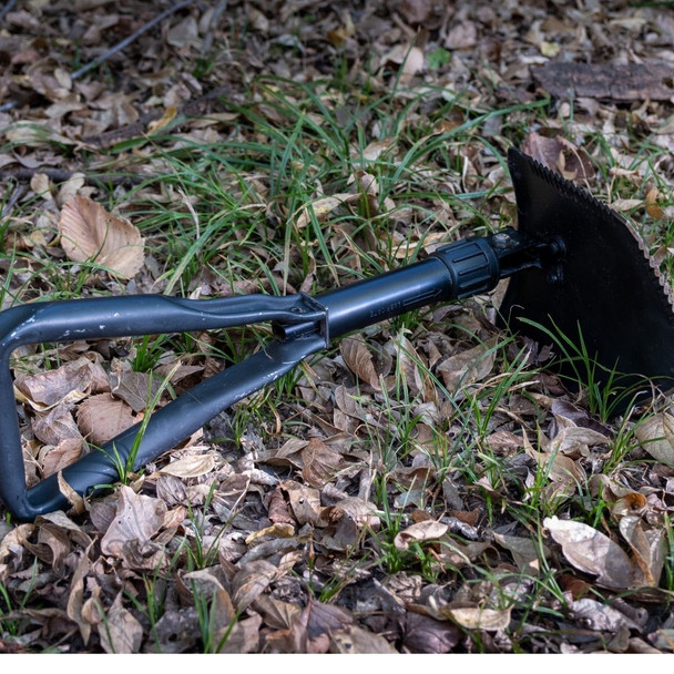 The shovel folded on the grass