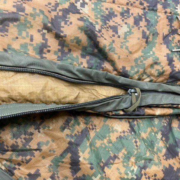 Close up of the zipper on the USMC Issue MARPAT Poncho Liner with Zipper