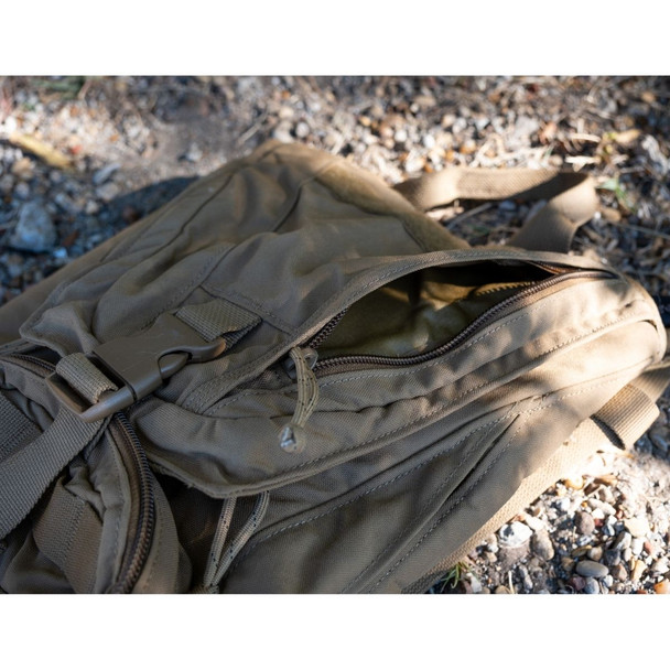 Close up of the top zipper opened on the USMC Issue Hydration Backpack Close up of the top zipper opened on the USMC Issue Hydration Backpack