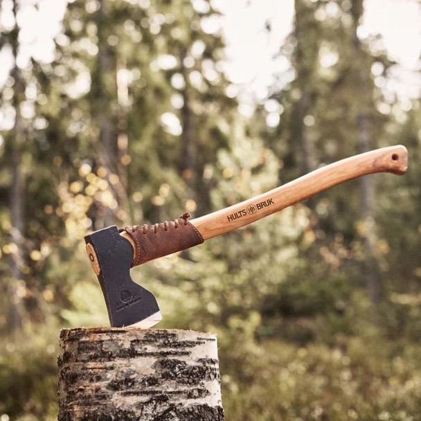 Hults Bruk Spika Hunting and Forest Axe in a tree trunk