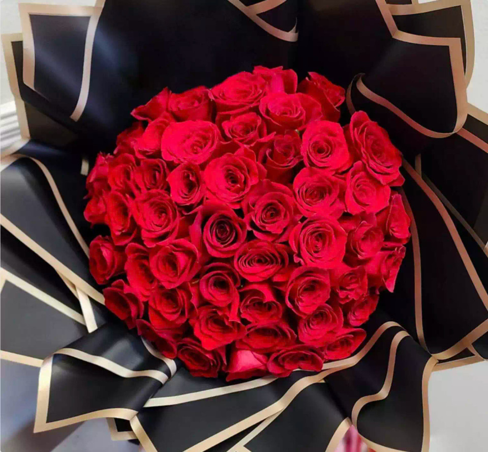 Bold Romance Roses Bouquet