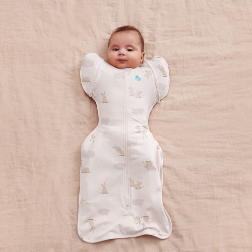 The clever zip-off wings allow you to remove one arm at a time, helping baby gradually adjust to sleeping with arms free—ideal for little ones starting to roll.