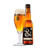 Dame & Blanche van De Molen is een Weizenbock met toevoeging van vanille en chocolade met De Molen bierglas.