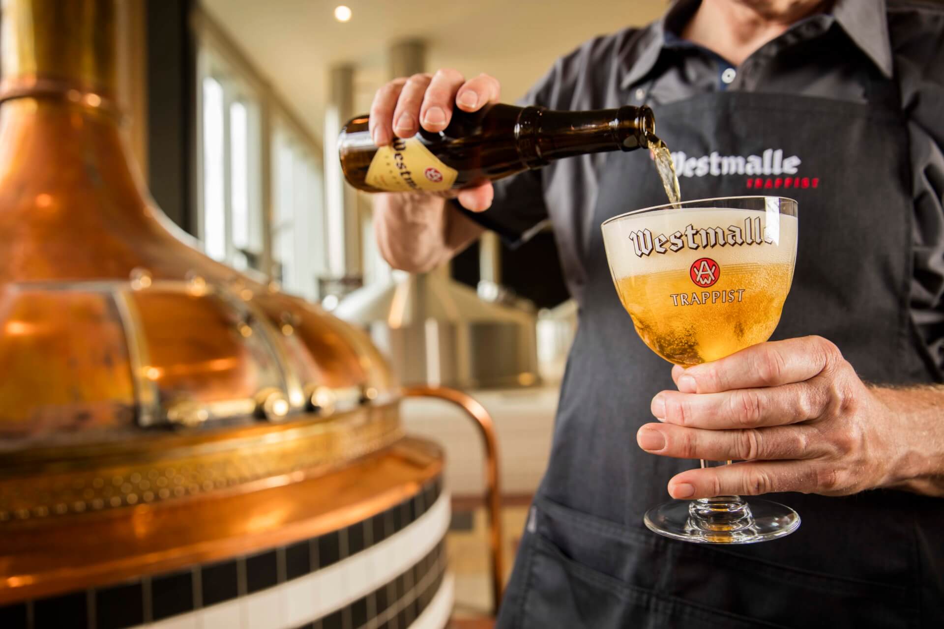 Inschenken van Westmalle Trappist in de brouwerij