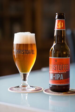 Christoffel bier met glas