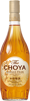 Bottle of Choya Single Year 720ml Japanese umeshu plum wine with amber-hued liquid