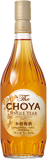 Bottle of Choya Single Year 720ml Japanese umeshu plum wine with amber-hued liquid