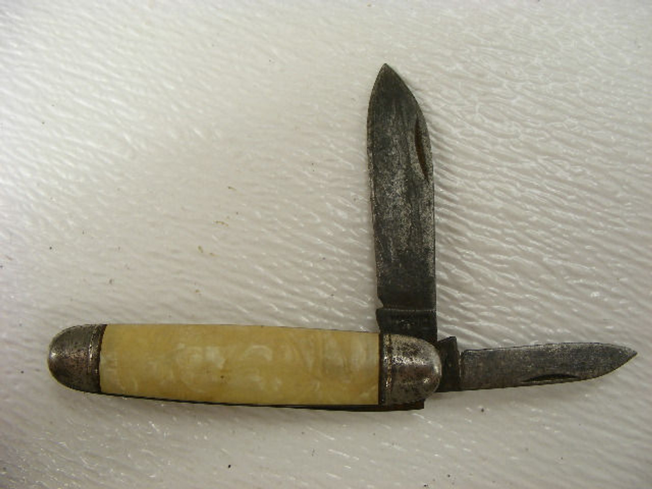 A 3 1/2" old folding pocket knife with two blades marked Hammer Brand.  - Antique Mystique