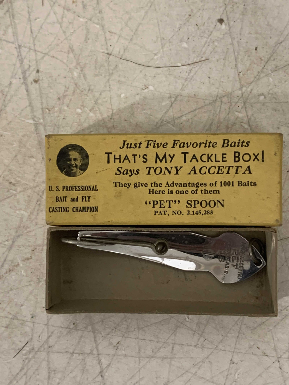 Nice Vintage US Professional Tony Accetta Pet Spoon Fishing Lure With Box -  Antique Mystique