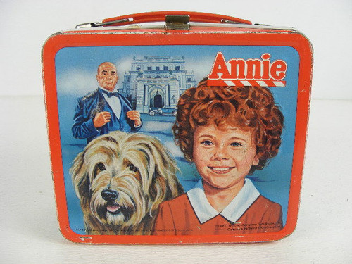 A vintage Annie lunchbox made by Aladdin which comes with a thermos and does have wear.