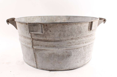 https://cdn11.bigcommerce.com/s-55rst15msj/products/20135/images/28032/antique-round-wash-tub-with-wood-handles-n4259__87513.1521569064.386.513.jpg?c=2