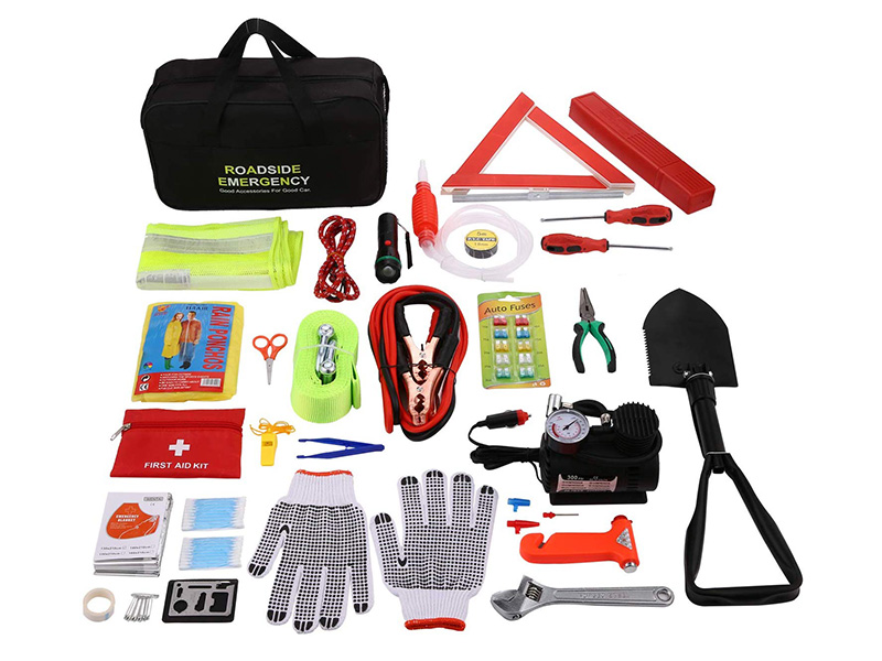 10 Essential Items for your Vehicle Emergency Kit