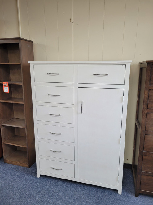 7 Drawer Chest - FLOOR MODEL