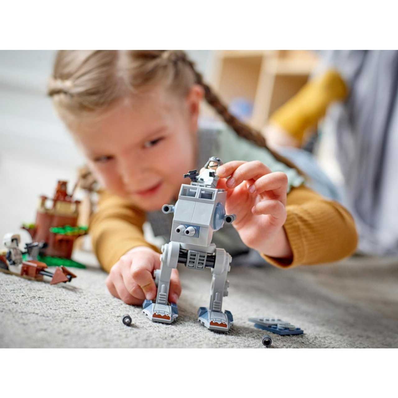 LEGO 75332 Star Wars AT-ST Easy Build Kit for Children Over 4 Years,  Includes 2 Minifigures, Includes Starter Block : : Toys