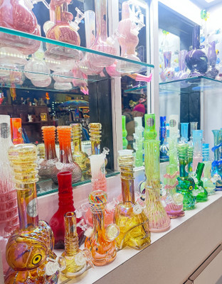 Twisted Sister Glass is Back at Shakedown Street!