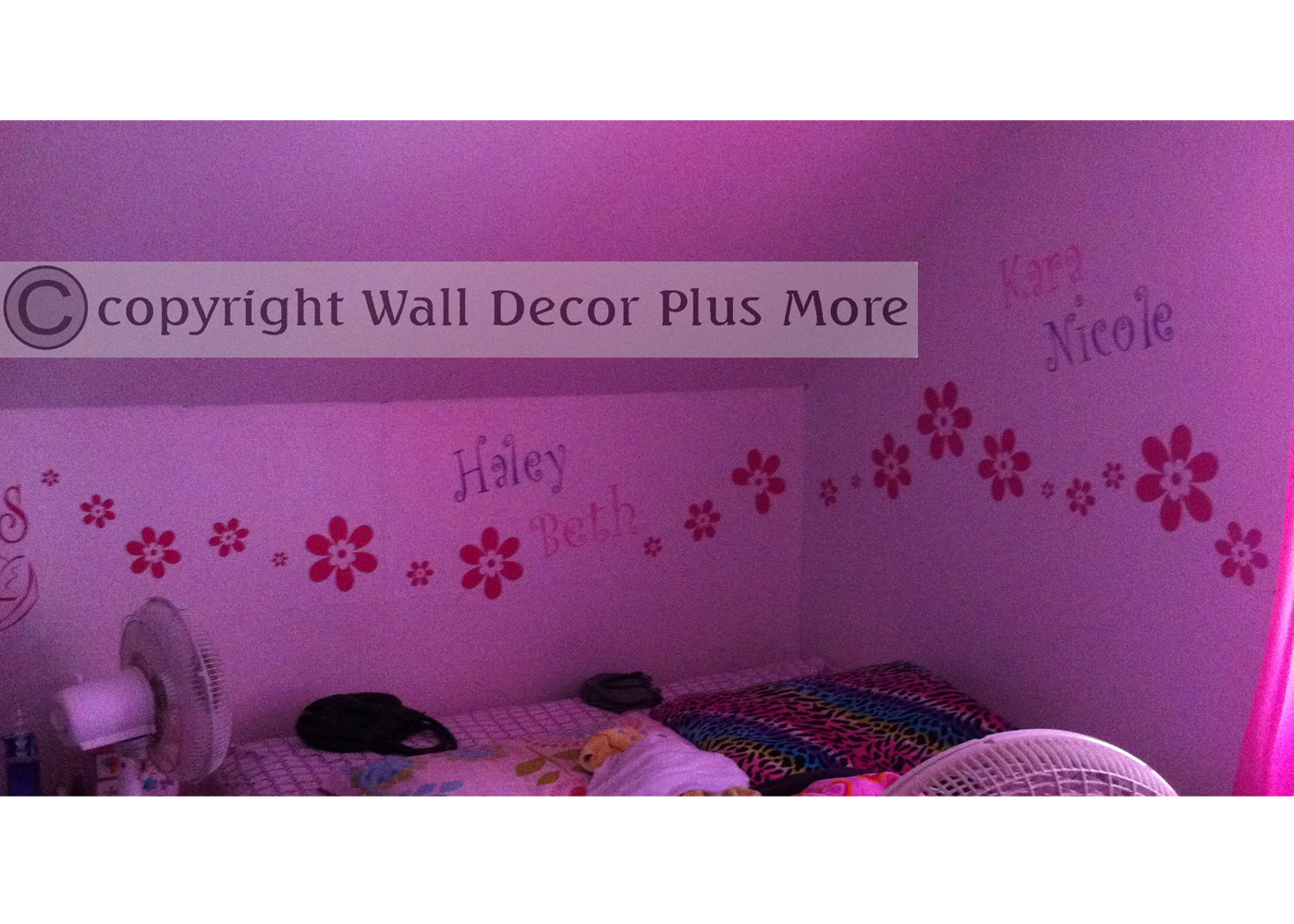 flower2-wall-decals-in-girls-room.jpg