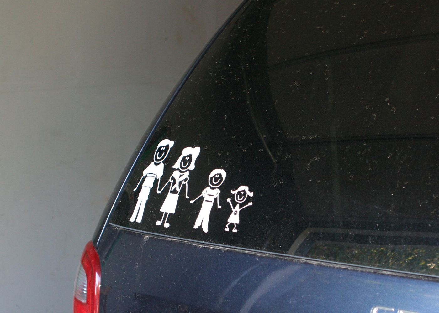 stick-figure-family-vinyl-decal-on-vehicle.jpg