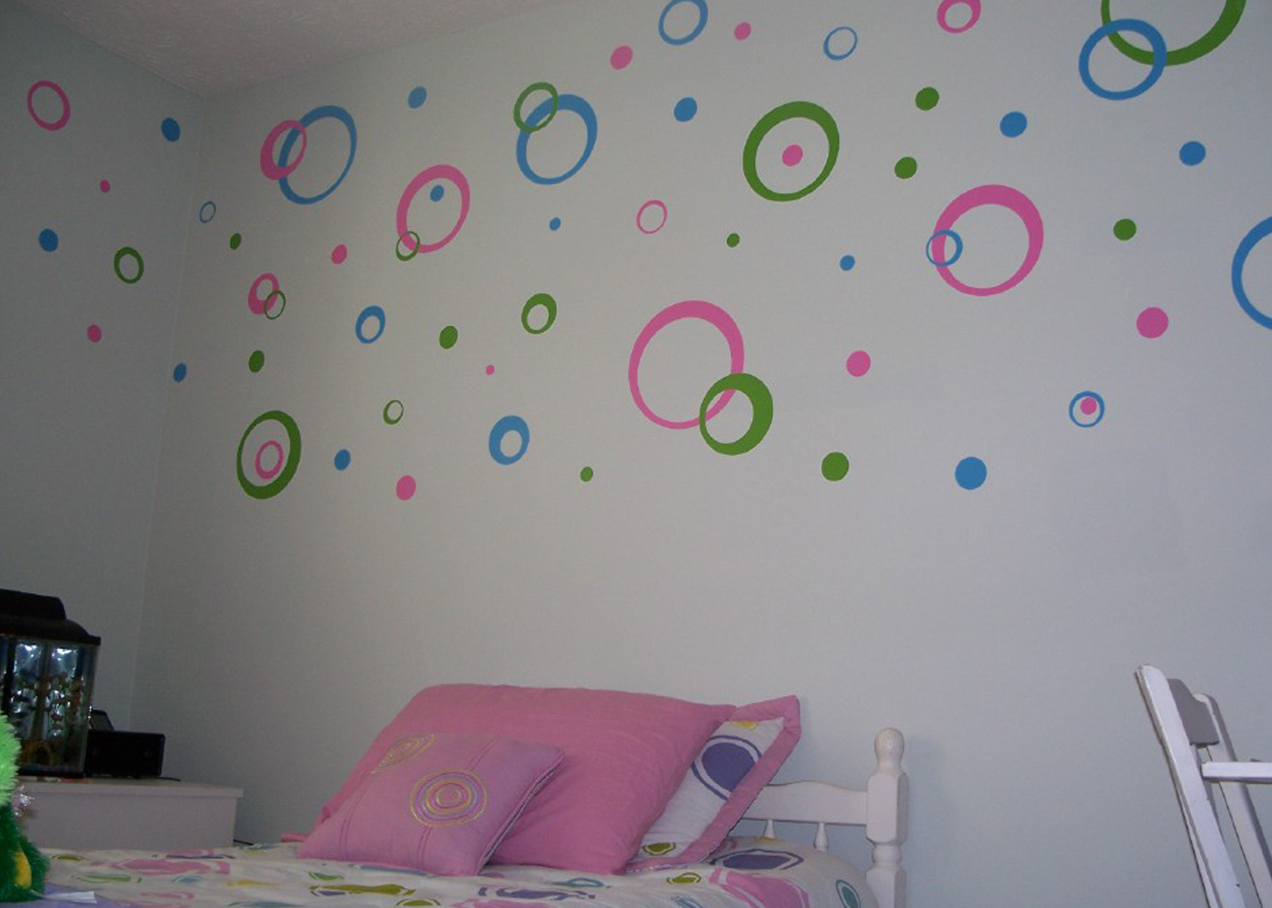 vinyl-wall-decal-circles-3-color-kylah-s-room.jpg