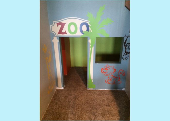 wd637-zoo-theme-under-stairs-playhouse-wall-decals-pg.jpg