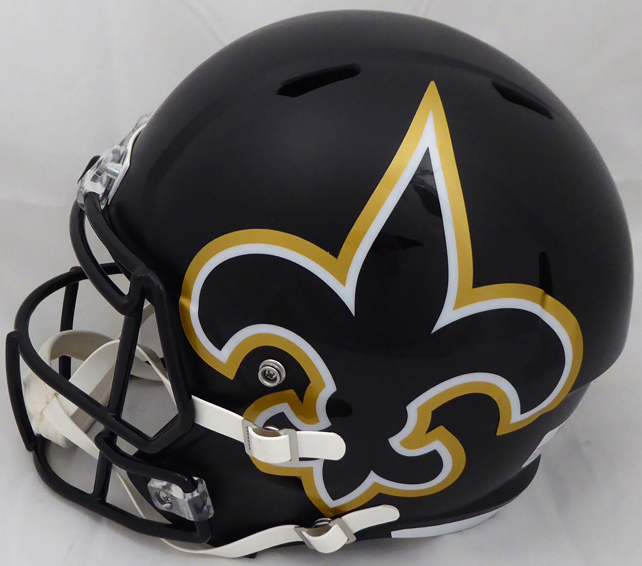 EXCLUSIVE: Meet Saints quarterback Drew Brees, get signed helmet