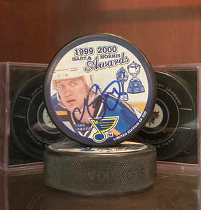 NHLAA Alumni Brett Hull St. Louis Blues Souvenir Collector Hockey Puck –  Inglasco Inc.