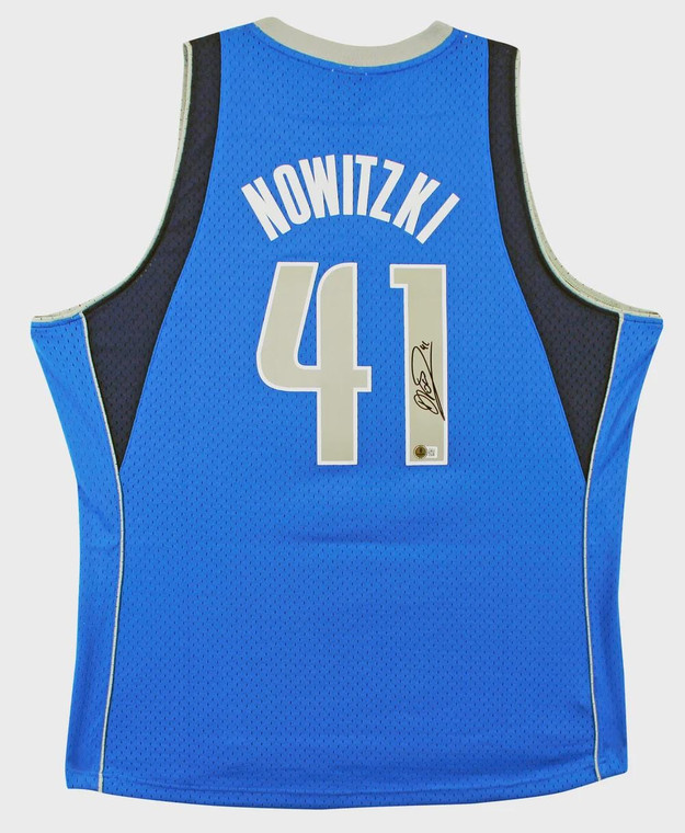 Dirk Nowitzki Signed 2010-11 Hardwood Classics Jersey (XL)