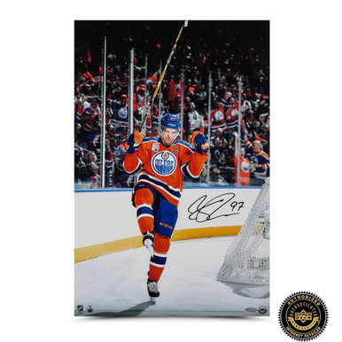 Connor McDavid signs Upper Deck Authenticated exclusive