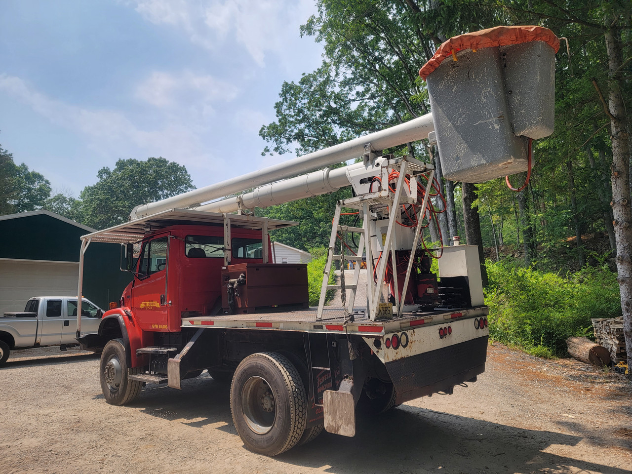 FREIGHTLINER FL80 Rear Mount Bucket Truck 60'