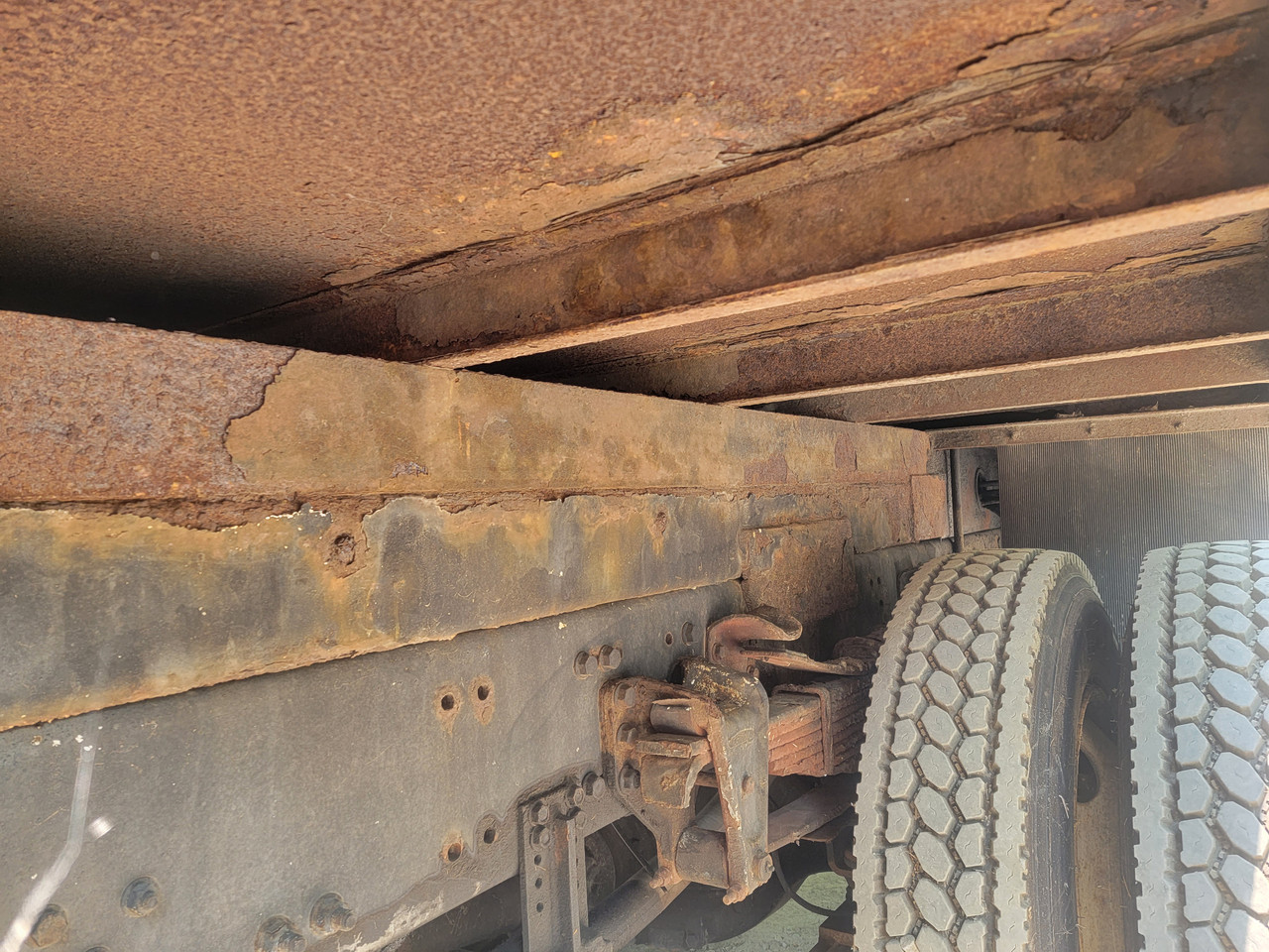 FREIGHTLINER FL80 Rear Mount Bucket Truck 60'