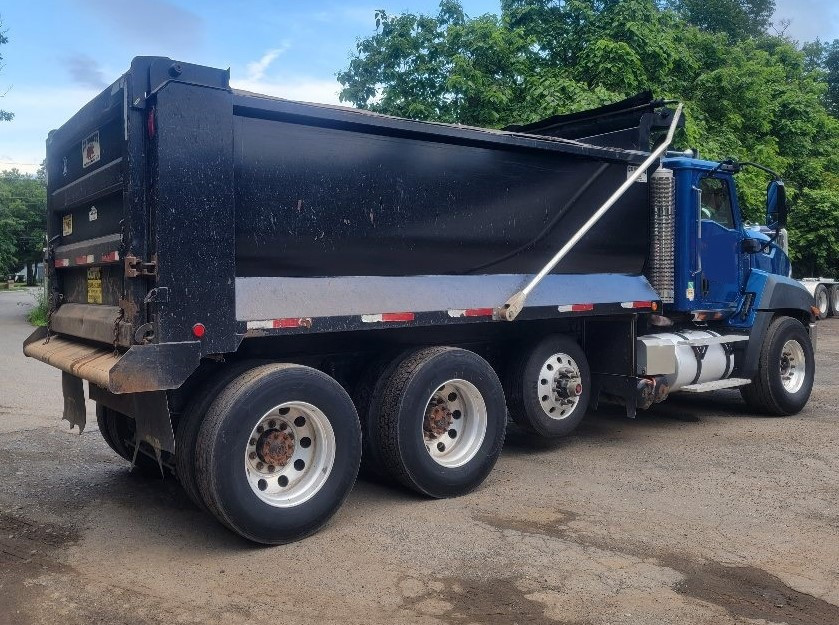 CAT CT660 Tri Axle Dump
