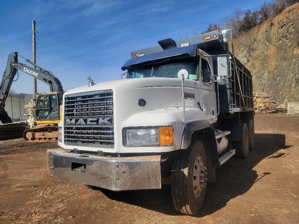 MACK CL713 Tandem Axle Dump