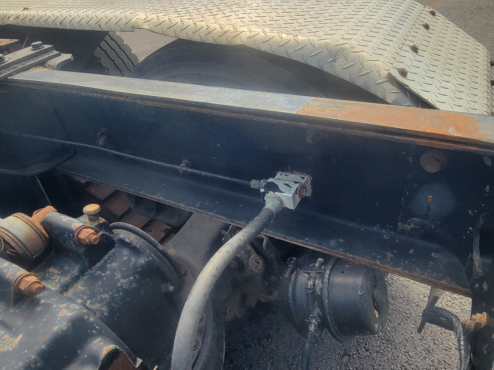 MACK CH613 TANDEM AXLE TRACTOR