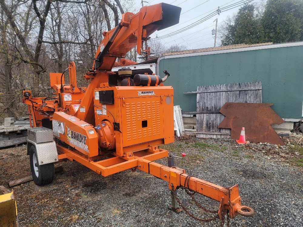 BRUSH BANDIT 990XP Towable Wood Chipper