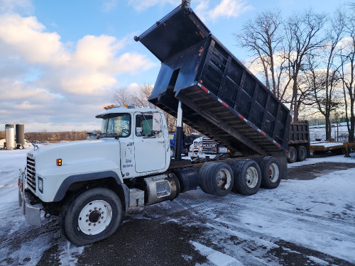 MACK TRI AXLE HEAVY SPEC DUMP