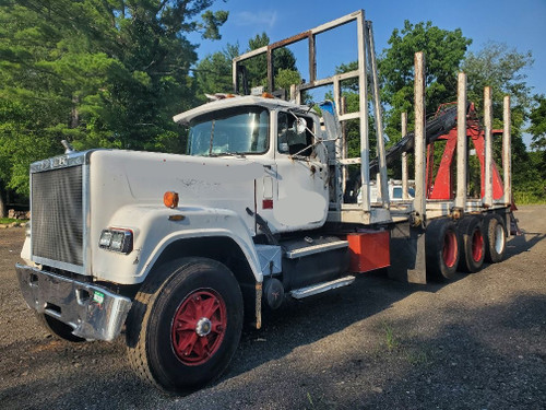 MACK LOG TRUCK