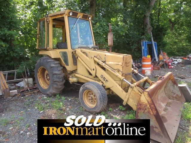 Ford 555 Wheel Loader, in very good condition.