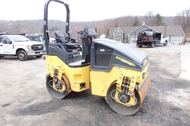 2016 Vibratory Tandem Asphalt Roller Bomag 120 SL-5